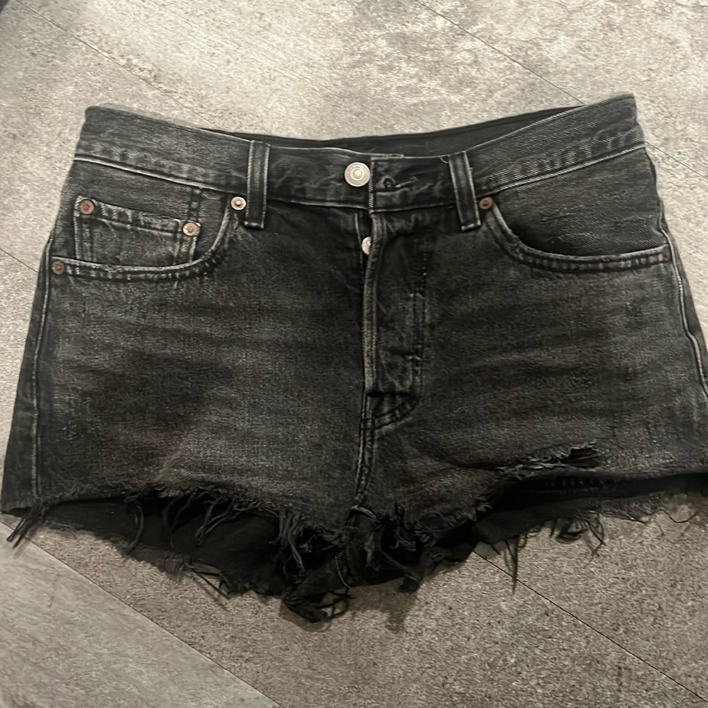501 original fit mid-rise women’s jean shorts size 26